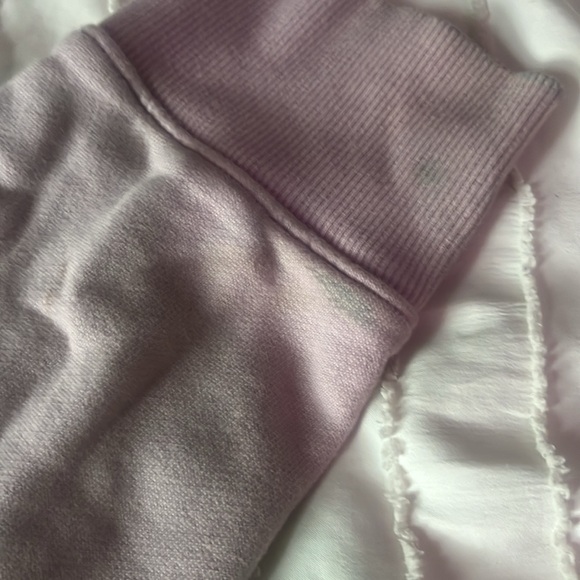 purple h&m sweatshirt 🫶🏼 - Picture 4 of 5